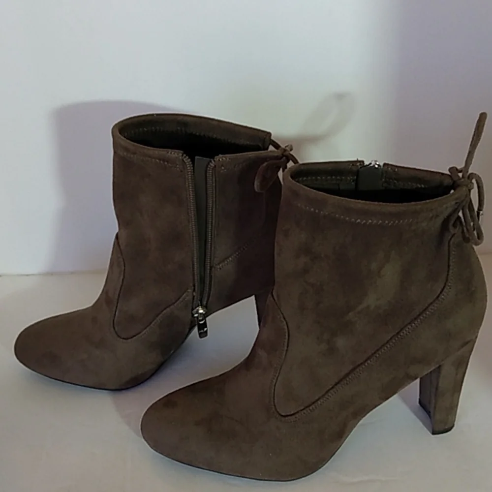 *Marc Fisher ‘Justice2’ Suede Ankle Booties – Brown/Taupe – W‎ 8